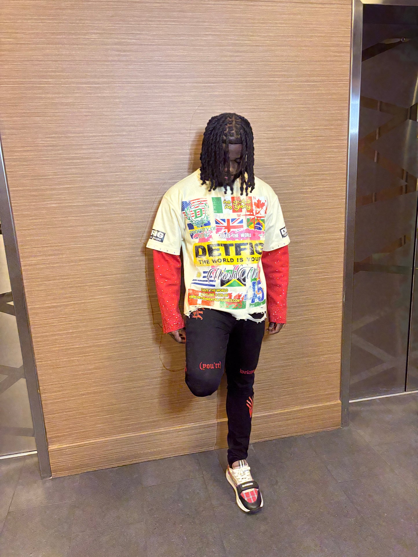 THE WORLD IS YOURS LONG SLEEVE T-SHIRT