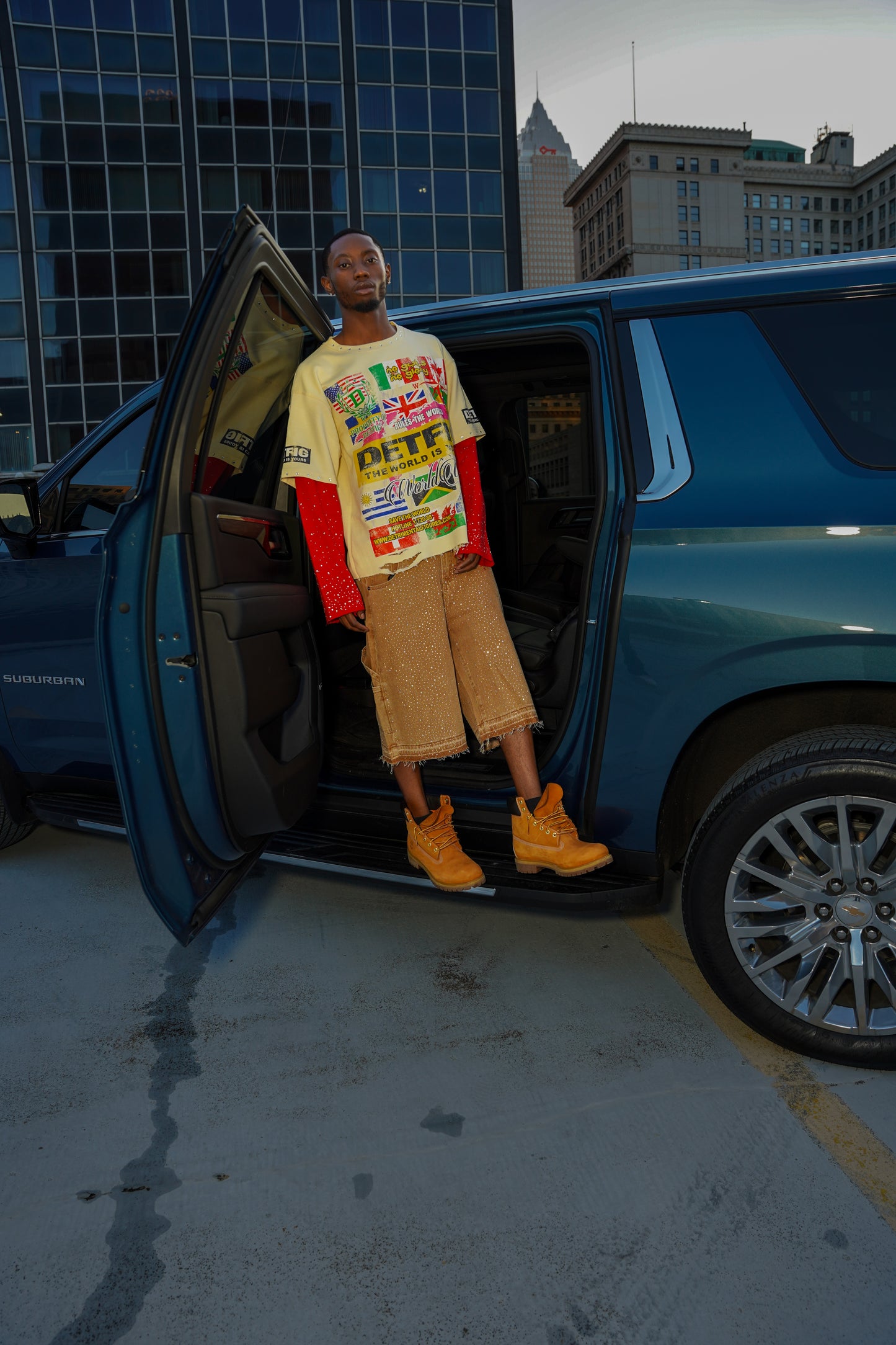 DETFIG THE WORLD IS YOURS LONG SLEEVE T-SHIRT