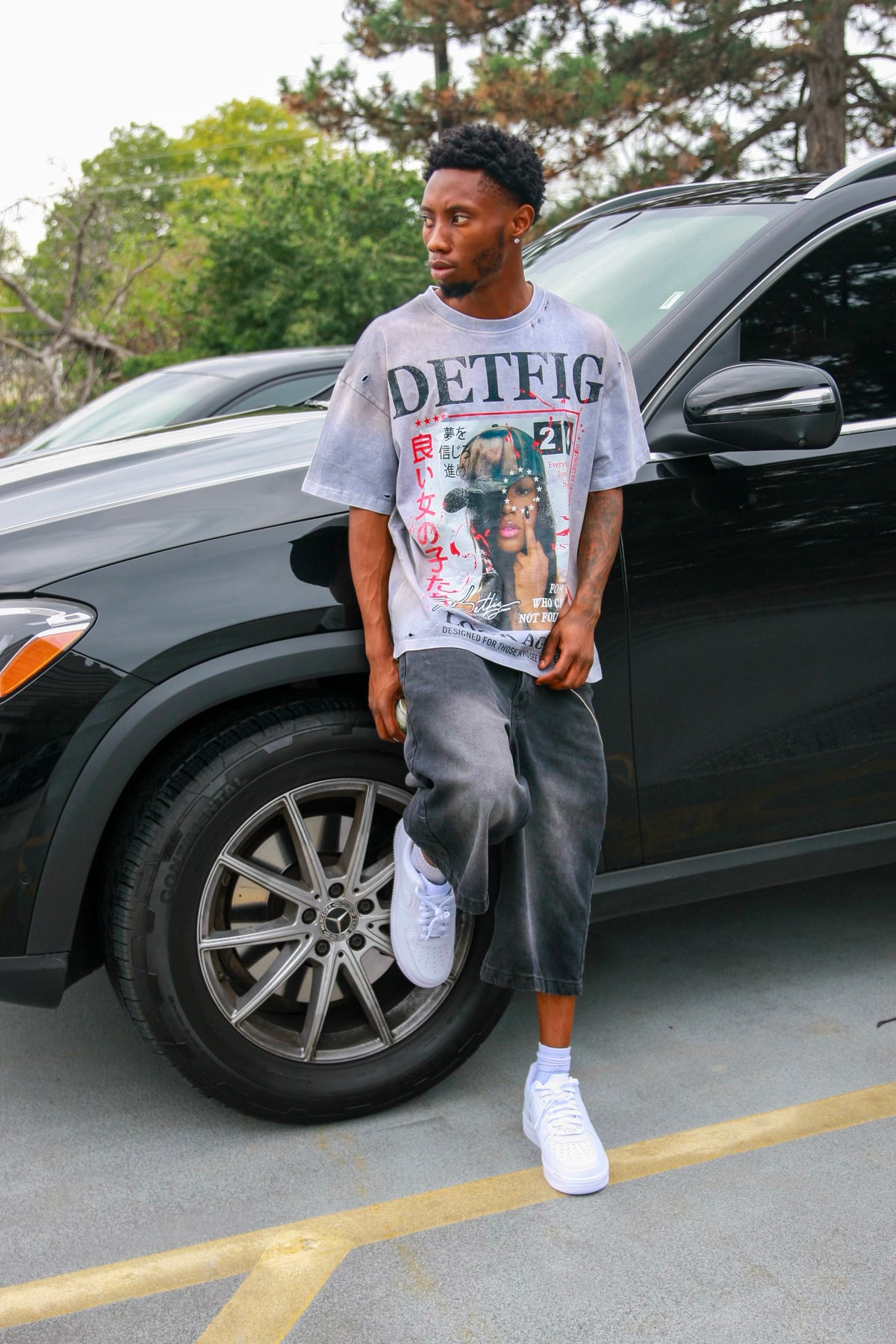 DETFIG - “ LOOK AGAIN” OVERSIZED T-SHIRT